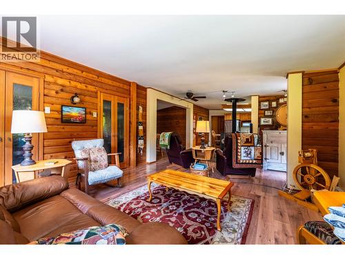 541 Bear Road, Salmo, BC - Indoor Photo Showing Living Room