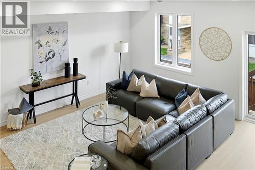 2 Slessor Boulevard Unit# 12, Grimsby, ON - Indoor Photo Showing Living Room