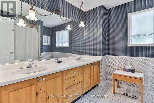 37 Glenthorne Drive, Toronto, ON - Indoor Photo Showing Bathroom