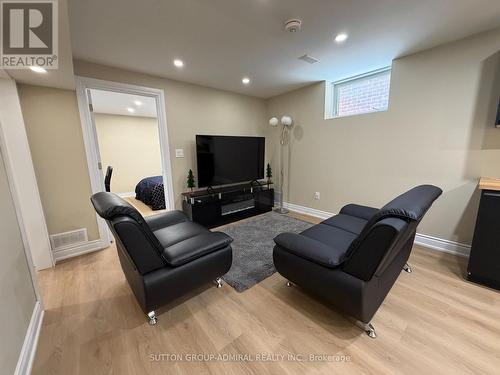 232 FREDERICK CURRAN LANE , Newmarket, Ontario L3X 3J3 5