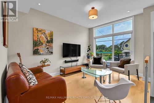 376A WILMONT AVENUE , Ottawa, Ontario K2A 0B1 4