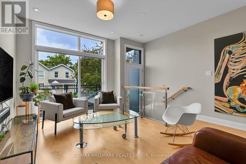 376A WILMONT AVENUE , Ottawa, Ontario K2A 0B1 5