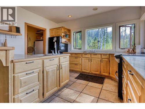 220 Grohman Creek Road, Nelson, BC - Indoor Photo Showing Kitchen