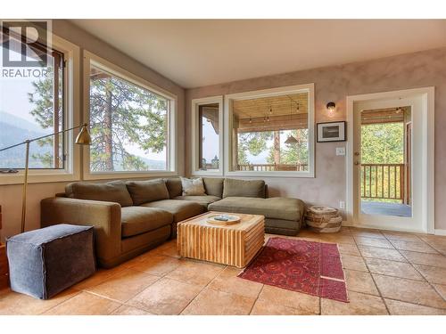 220 Grohman Creek Road, Nelson, BC - Indoor Photo Showing Living Room