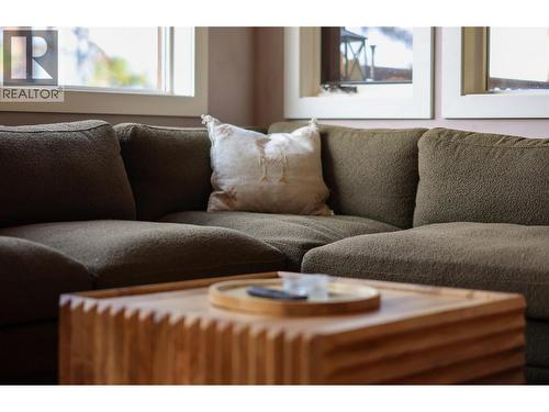 220 Grohman Creek Road, Nelson, BC - Indoor Photo Showing Living Room
