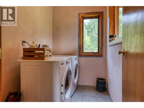 220 Grohman Creek Road, Nelson, BC - Indoor Photo Showing Laundry Room