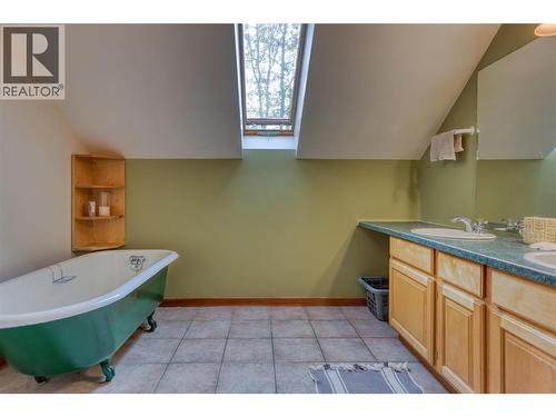 220 Grohman Creek Road, Nelson, BC - Indoor