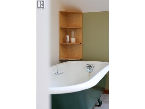 220 Grohman Creek Road, Nelson, BC - Indoor Photo Showing Bathroom