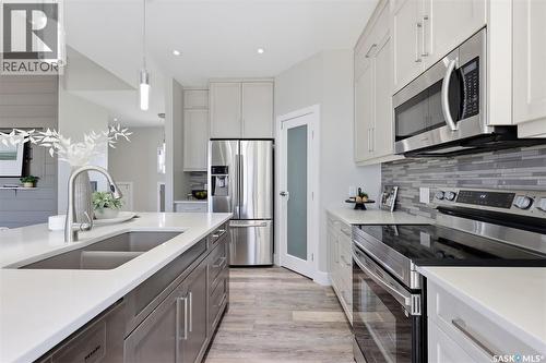 814 Werschner Court, Saskatoon, SK - Indoor Photo Showing Kitchen With Double Sink With Upgraded Kitchen