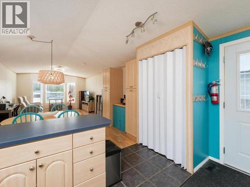225-989 Range Road, Whitehorse, YT - Indoor Photo Showing Kitchen