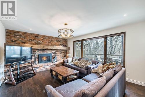 1941 Four Seasons Drive, Burlington, ON - Indoor Photo Showing Living Room With Fireplace