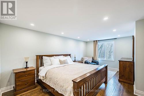 1941 Four Seasons Drive, Burlington, ON - Indoor Photo Showing Bedroom