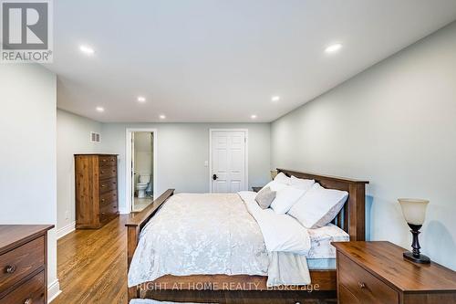 1941 Four Seasons Drive, Burlington, ON - Indoor Photo Showing Bedroom