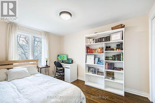 1941 Four Seasons Drive, Burlington, ON - Indoor Photo Showing Bedroom