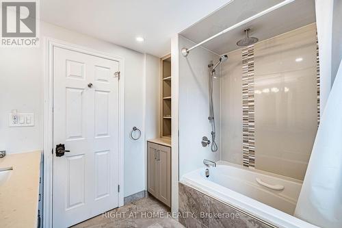 1941 Four Seasons Drive, Burlington, ON - Indoor Photo Showing Bathroom