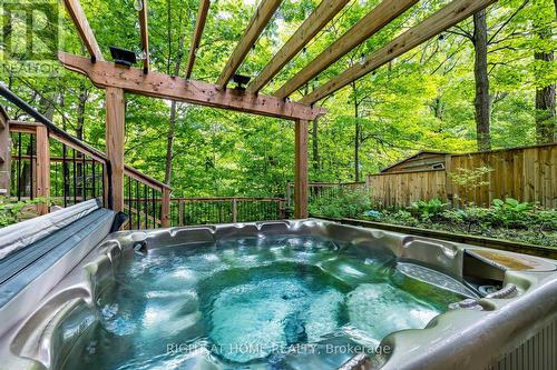 1941 Four Seasons Drive, Burlington, ON - Outdoor