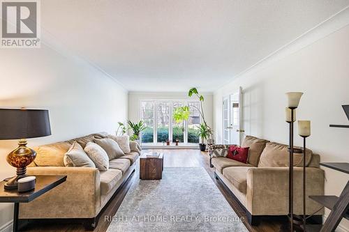 1941 Four Seasons Drive, Burlington, ON - Indoor Photo Showing Living Room