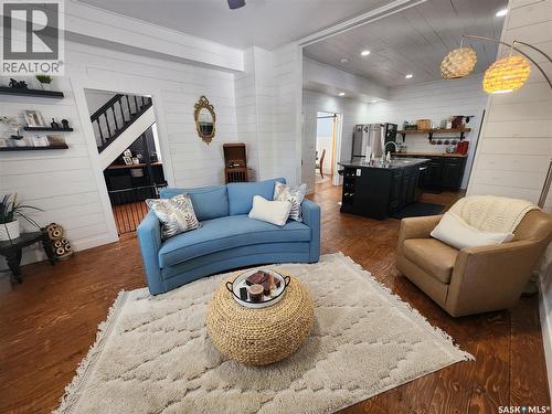 1401 3Rd Street, Estevan, SK - Indoor Photo Showing Living Room