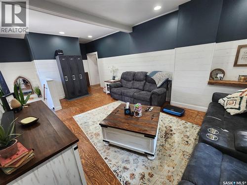 1401 3Rd Street, Estevan, SK - Indoor Photo Showing Living Room