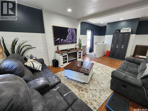 1401 3Rd Street, Estevan, SK - Indoor Photo Showing Living Room