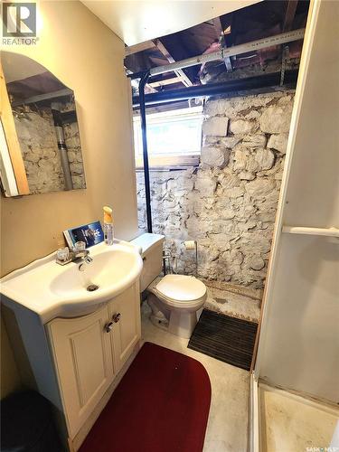 1401 3Rd Street, Estevan, SK - Indoor Photo Showing Bathroom