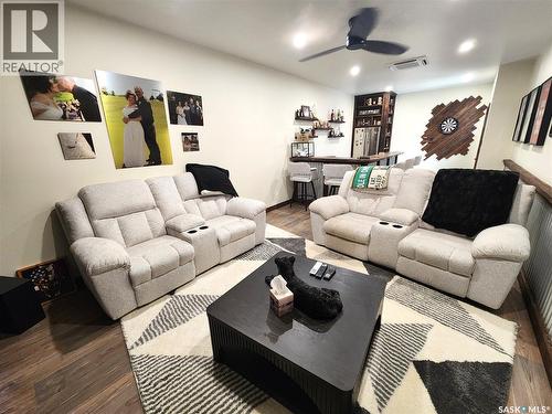 1401 3Rd Street, Estevan, SK - Indoor Photo Showing Living Room