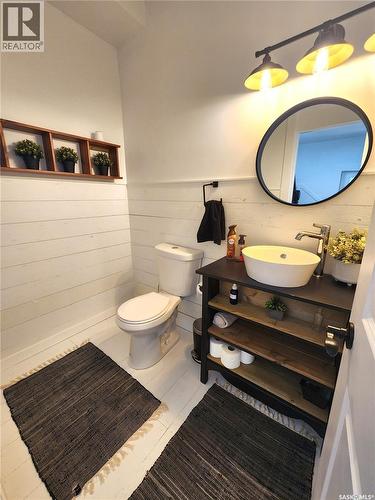 1401 3Rd Street, Estevan, SK - Indoor Photo Showing Bathroom