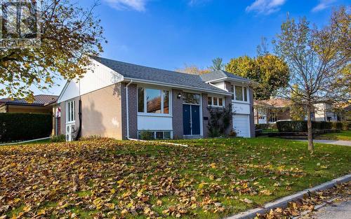 210 HARRYGAN CRESCENT  Richmond Hill, ON L4C 4J1