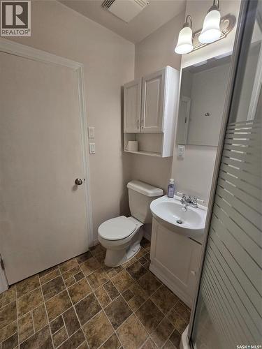 906 Pacific Street, Grenfell, SK - Indoor Photo Showing Bathroom