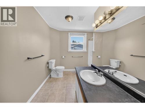 691 3Rd Avenue, Fernie, BC - Indoor Photo Showing Bathroom