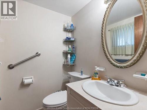 3325 Baseline Road, Windsor, ON - Indoor Photo Showing Bathroom