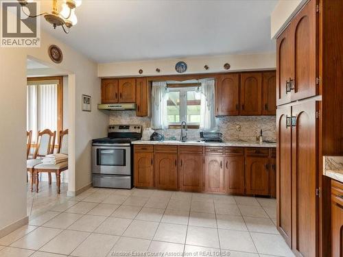 3325 Baseline Road, Windsor, ON - Indoor Photo Showing Kitchen