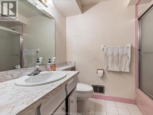 3325 Baseline Road, Windsor, ON - Indoor Photo Showing Bathroom