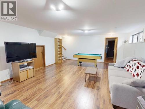 3700 Mackenzie Ave, Powell River, BC - Indoor Photo Showing Living Room