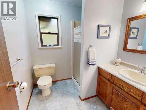 3700 Mackenzie Ave, Powell River, BC - Indoor Photo Showing Bathroom