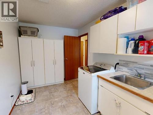 3700 Mackenzie Ave, Powell River, BC - Indoor Photo Showing Kitchen