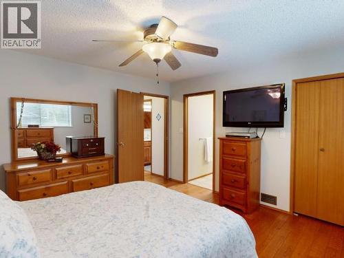 3700 Mackenzie Ave, Powell River, BC - Indoor Photo Showing Bedroom