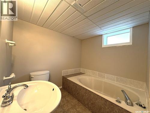 435 2Nd Avenue, Allan, SK - Indoor Photo Showing Bathroom