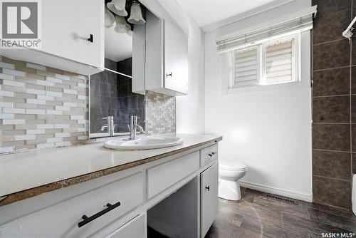1321 Victoria Avenue, Regina, SK - Indoor Photo Showing Bathroom