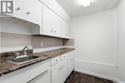 1321 Victoria Avenue, Regina, SK - Indoor Photo Showing Kitchen