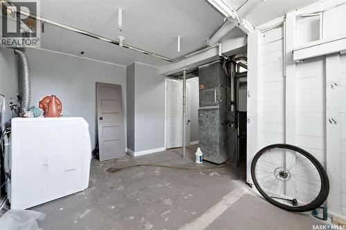 1321 Victoria Avenue, Regina, SK - Indoor