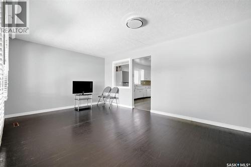 1321 Victoria Avenue, Regina, SK - Indoor