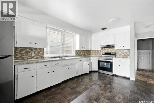 1321 Victoria Avenue, Regina, SK - Indoor Photo Showing Kitchen