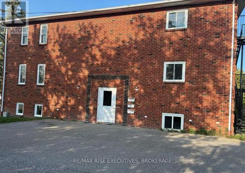 3 - 565 EMMA STREET , Gananoque, Ontario K7G 2Y6 1