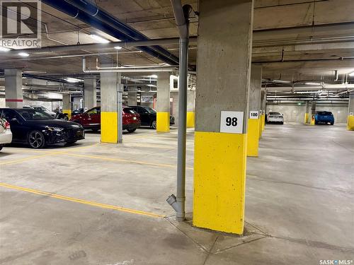 310 404 C Avenue S, Saskatoon, SK - Indoor Photo Showing Garage