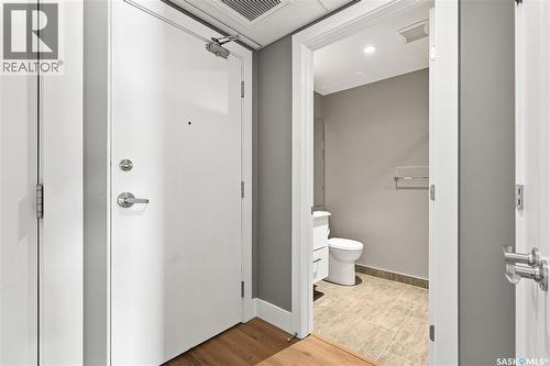 310 404 C Avenue S, Saskatoon, SK - Indoor Photo Showing Bathroom