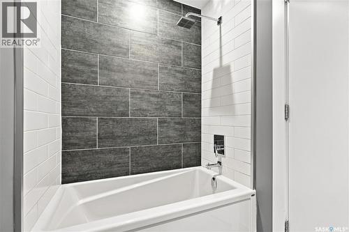 310 404 C Avenue S, Saskatoon, SK - Indoor Photo Showing Bathroom