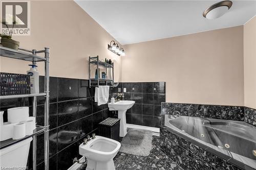 283 Second Road E, Stoney Creek, ON - Indoor Photo Showing Bathroom