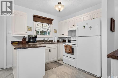 1338 Glendale Street, Moose Jaw, SK - Indoor Photo Showing Kitchen