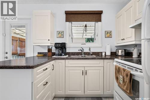 1338 Glendale Street, Moose Jaw, SK - Indoor Photo Showing Kitchen With Double Sink